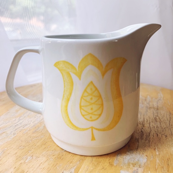 Vintage J&G Meakin tulip time ironstone creamer - Picture 2 of 5